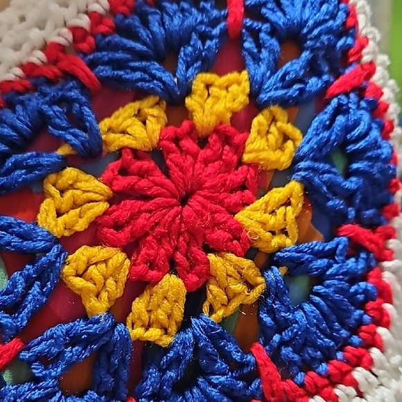 Creamy White Retro Cape with Cozy Warmth - Picture 3 of 5